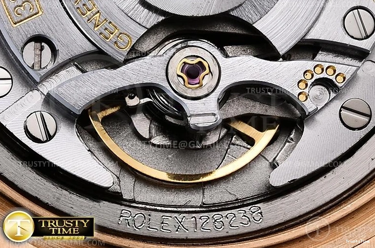 1210 RDD0223A – DayDate 36mm Packable 702